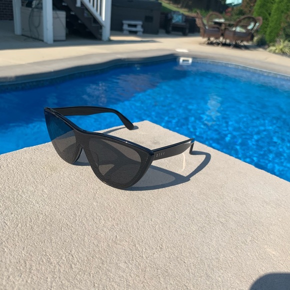 Diff Sunglasses - Picture 2 of 3